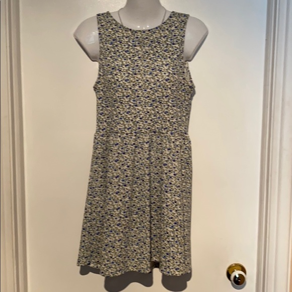 💟 1/2 price $10 💟 Blue Floral dress...like NEW!!! - Picture 8 of 11
